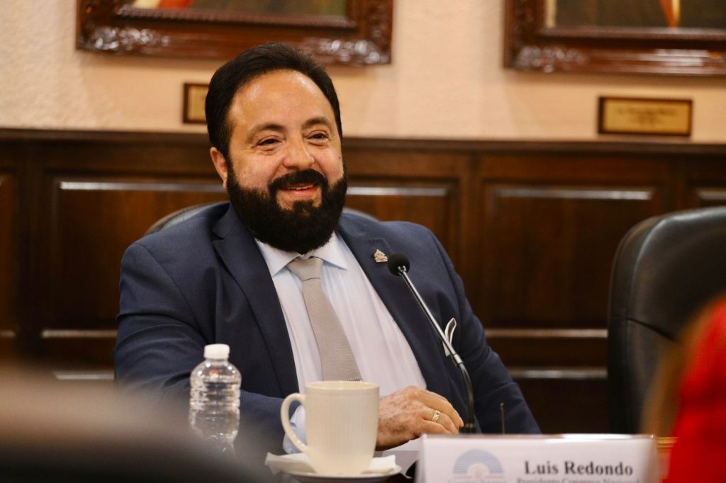 Luis Redondo acusado de infringir la ley en trámite de renuncia en el CNE