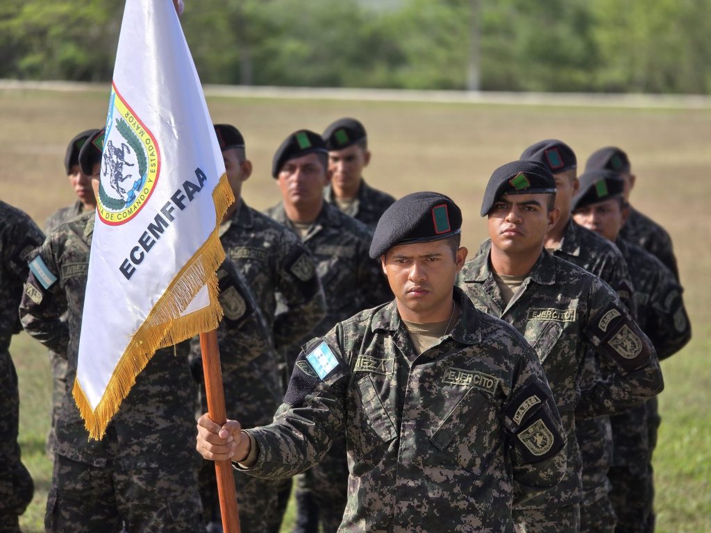 Rumores sobre fractura en las Fuerzas Armadas de Honduras alimentan debate sobre su politización